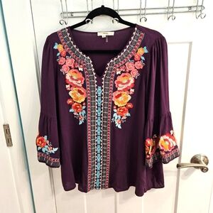 Indulge in the cozy comfort of the Andree By Unit Purple Top in Size M